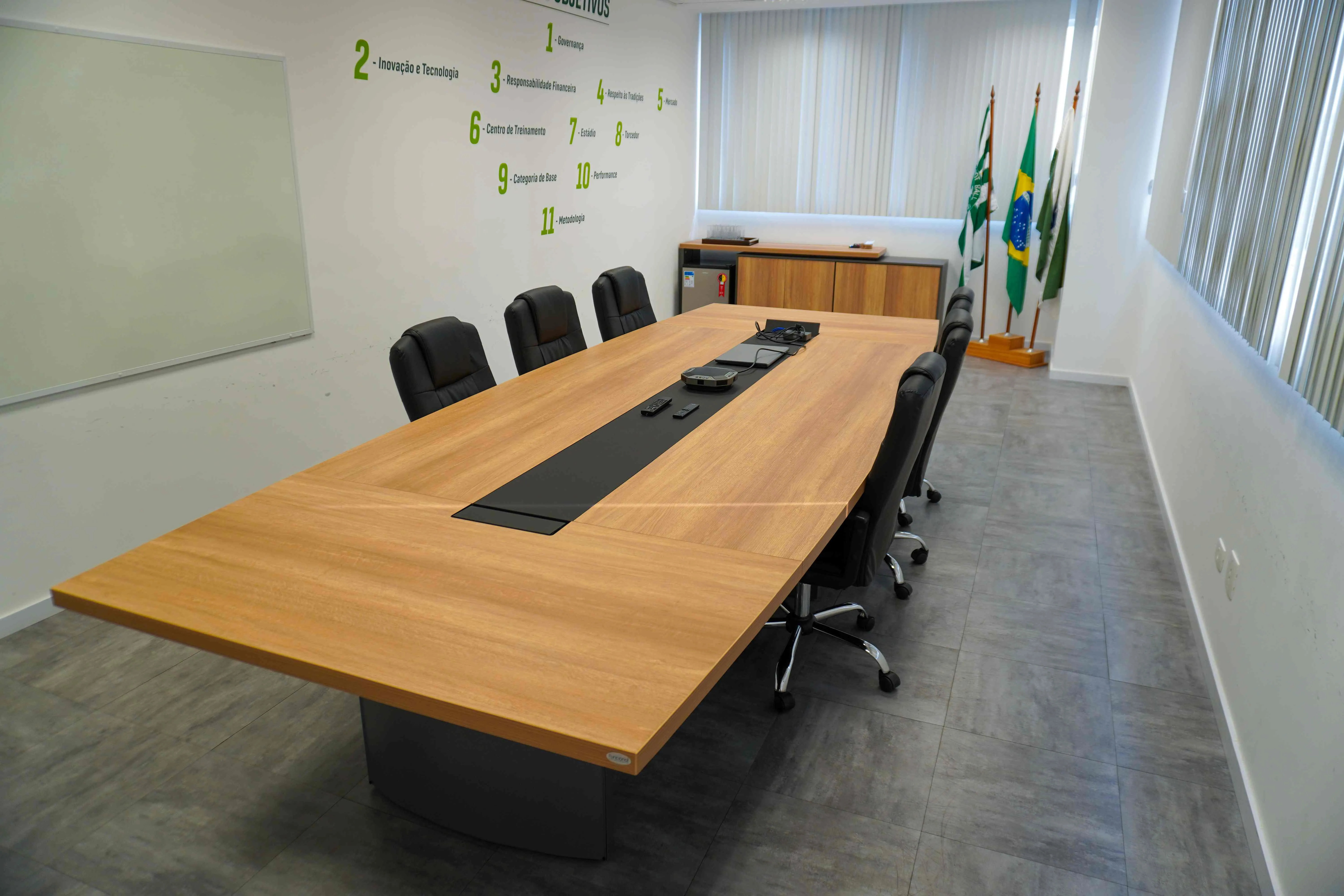 Mesa de reunião semi oval executiva Harvard